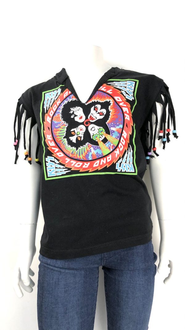T-shirt med fransar och pärlor