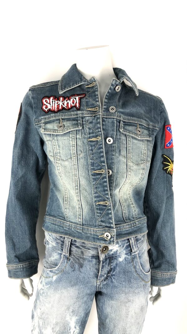Jeansjacka med tygmärken