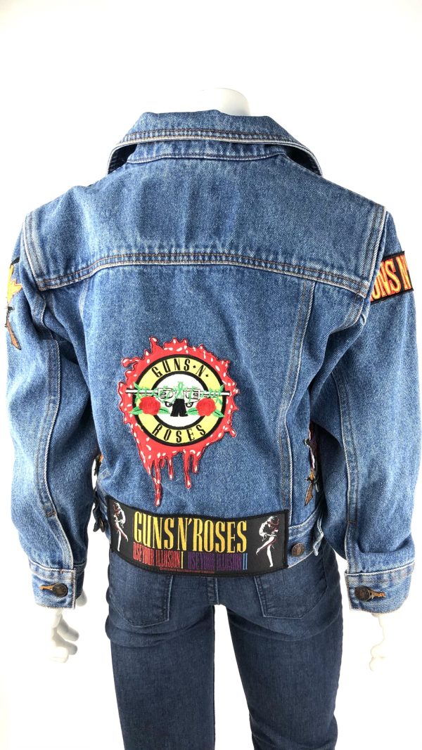 Jeansjacka med broderade tygmärken - Bild 2