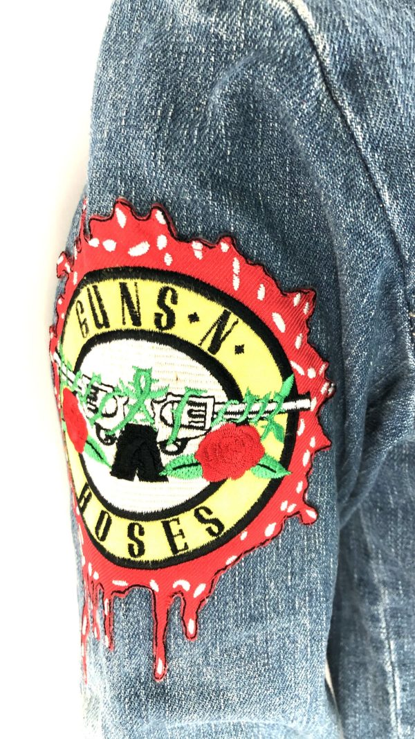 Jeansjacka med Guns n rosestygmärken - Bild 4