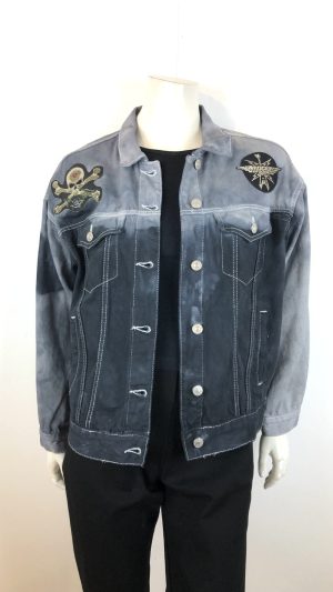 JEANSJACKA MED TYGMÄRKEN
